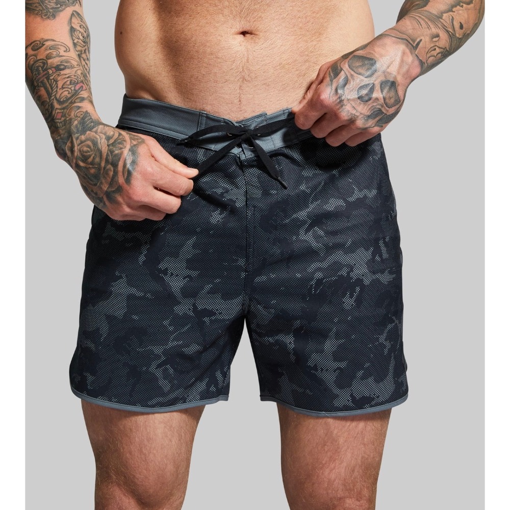Born Primitive Island Short 5" Size 34 Black Camo Print Stretch Athletic Swim